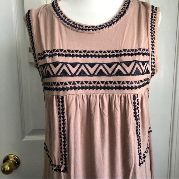 POL Embroidered dress size small beige with navy embroidery - Picture 3 of 7